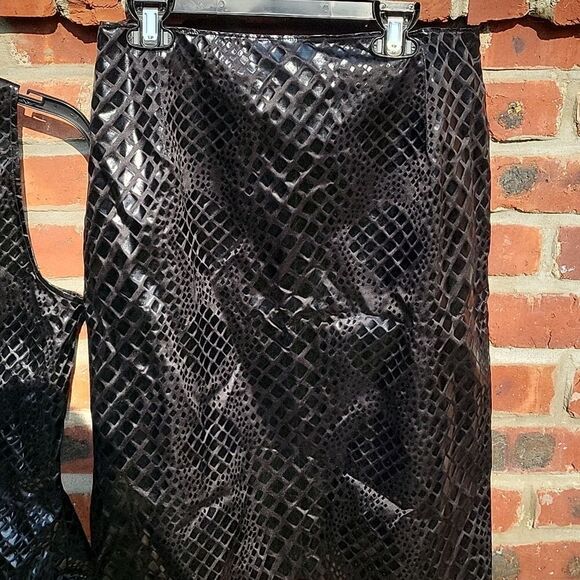 Black silk bodycon outfit - Picture 7 of 9